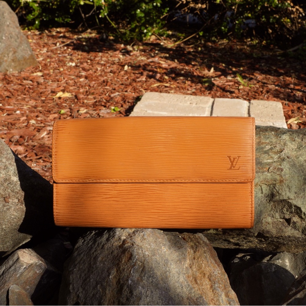 Authentic LV Epi Sarah Long Wallet Orange